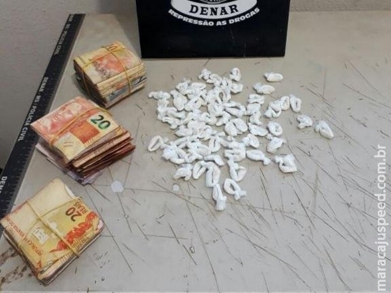 Casal suspeito de tráfico joga R$ 5 mil no vizinho durante ‘batida’ da polícia