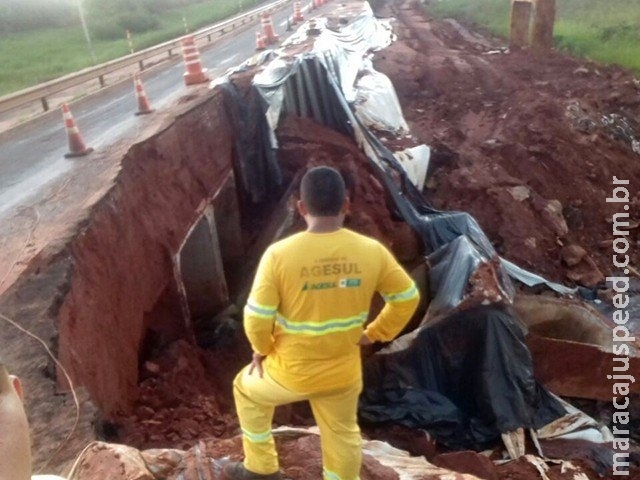 Chuva provoca estragos e rodovia MS-338 é parcialmente interditada Chuva provoca estragos e rodovia MS-338 é parcialmente interditada