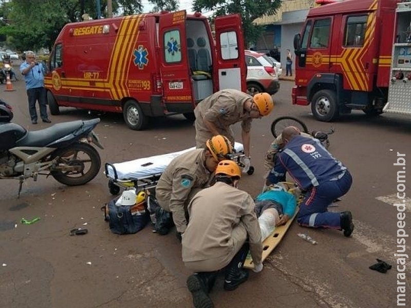 Ciclista fica em estado grave após furar sinal e ser atropelado por moto