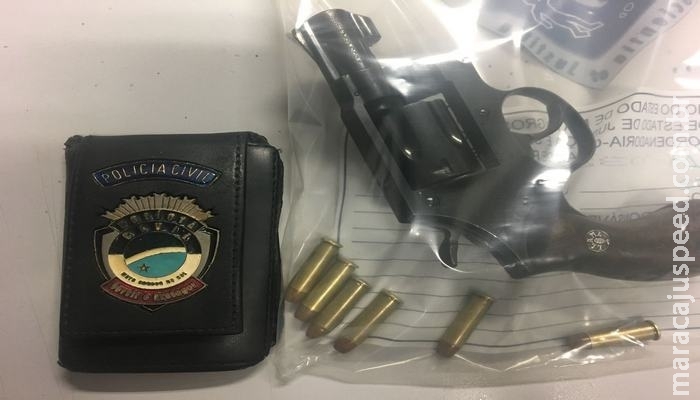 Dupla amada vai cobrar dívida de R$ 8 mil em tabacaria e acaba presa