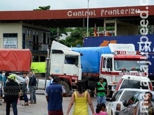 Fronteira do Brasil com a Bolívia continua fechada por caminhoneiros Fronteira do Brasil com a Bolívia continua fechada por caminhoneiros