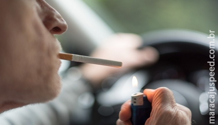 Fumar em automóveis na presença de crianças poderá gerar multa