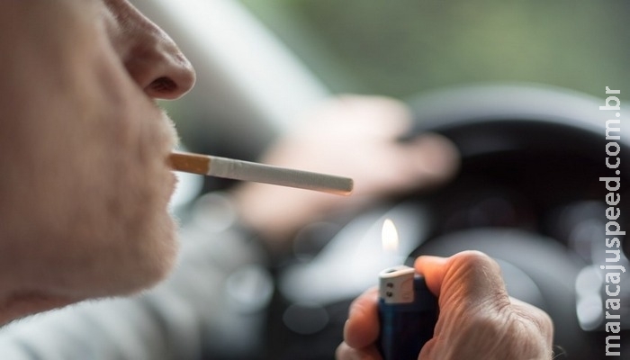 Fumar em automóveis na presença de crianças poderá gerar multa Fumar em automóveis na presença de crianças poderá gerar multa