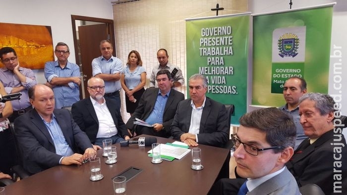 Governo celebra pagar R$ 1,5 bilhão em salários, metade do orçamento da Capital Governo celebra pagar R$ 1,5 bilhão em salários, metade do orçamento da Capital