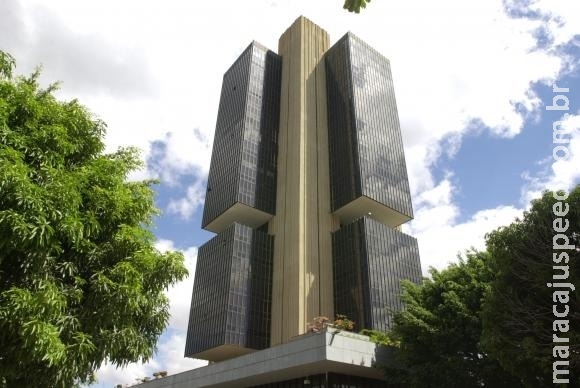 Mercado reduz estimativa do PIB de 2018 de 2,7% para 2,66%, diz Banco Central Mercado reduz estimativa do PIB de 2018 de 2,7% para 2,66%, diz Banco Central