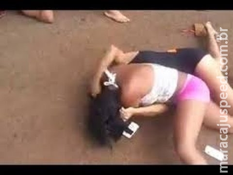 Moças brigam na 