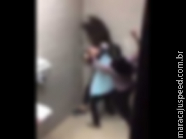 Namoradas brigam por ciúmes e mulher acaba agredida com socos no rosto