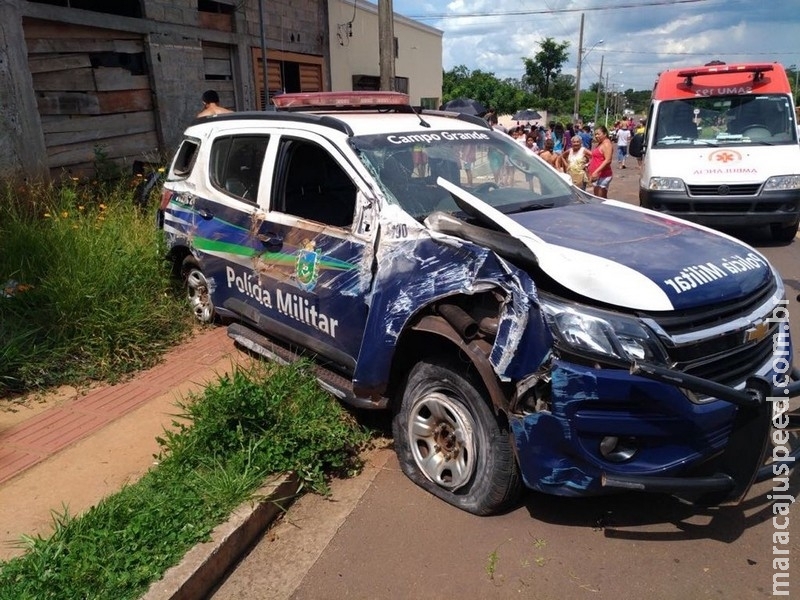 Policiais se envolvem em acidente ao perseguirem motociclistas em bairro de Campo Grande