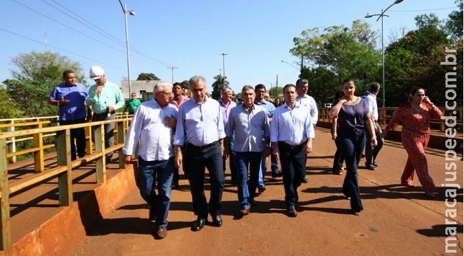 Reinaldo Azambuja retorna das férias com entregas de obras emblemáticas em Maracaju