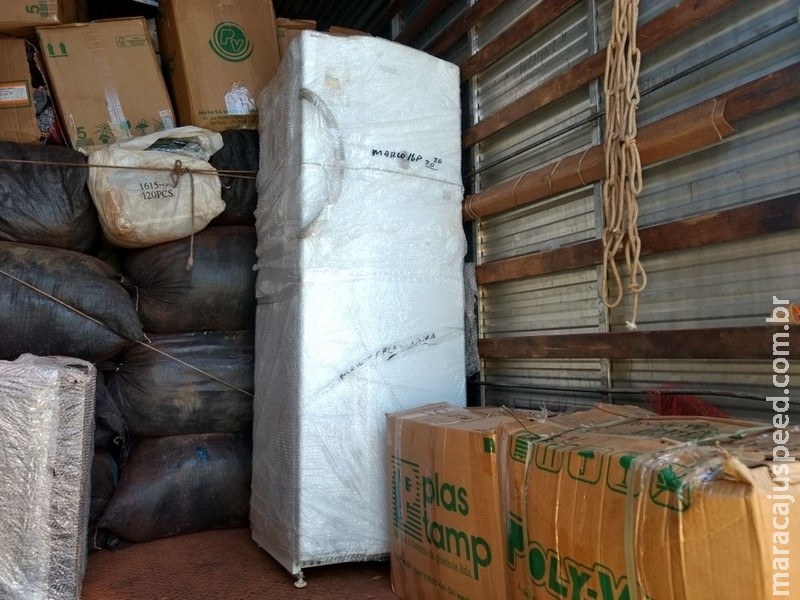 Caminhão de mudança iria para SP com 2,5 toneladas de roupas sem nota é apreendido em MS