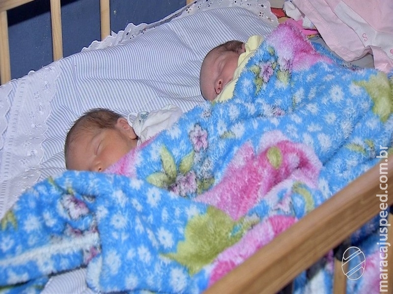 Casal de catadores de lixo pede ajuda após nascimento de bebês gêmeos prematuros em MS Casal de catadores de lixo pede ajuda após nascimento de bebês gêmeos prematuros em MS