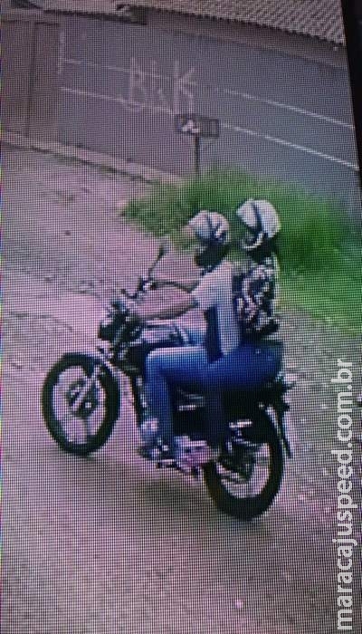 Casal de moto preta que fazia assaltos em vários bairros acaba preso em casa