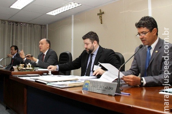Governo envia projeto para corrigir distorções no salário dos delegados Governo envia projeto para corrigir distorções no salário dos delegados