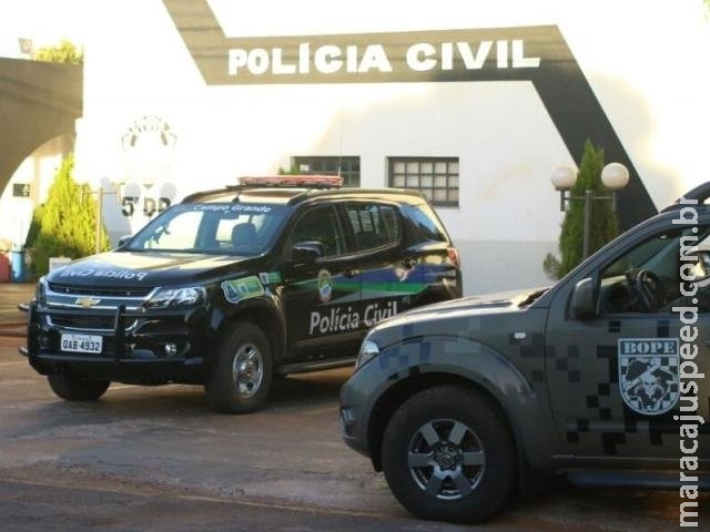 Homem mata cachorro pitbull a facadas na frente dos filhos pequenos Homem mata cachorro pitbull a facadas na frente dos filhos pequenos