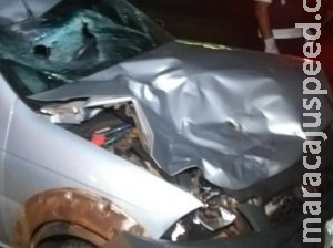 Homem morre após ser arremessado em colisão entre picape e moto