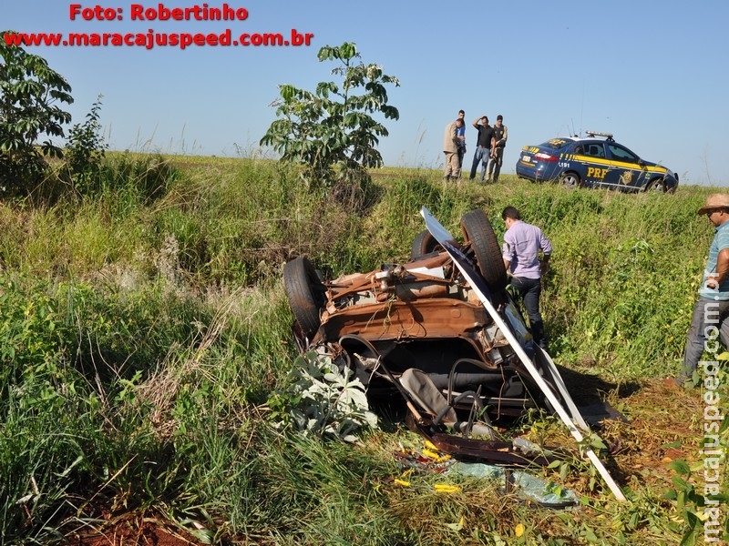 Maracaju: Veículo capota na BR-267 deixa uma vítima fatal e jovem presa em meio a ferragens