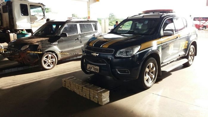 Motorista sofre acidente na BR-262 e polícia descobre cocaína em carro