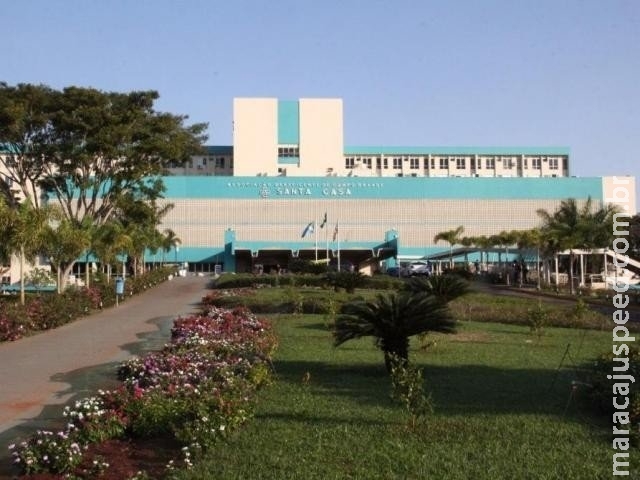 Preso agride policiais com barra de ferro e tenta fugir da Santa Casa