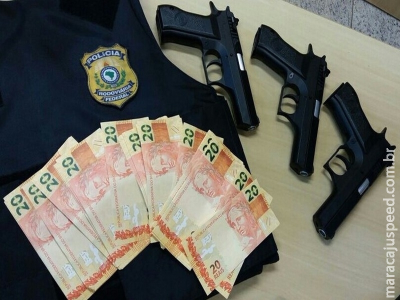Preso homem com dinheiro falso e simulacros de pistola