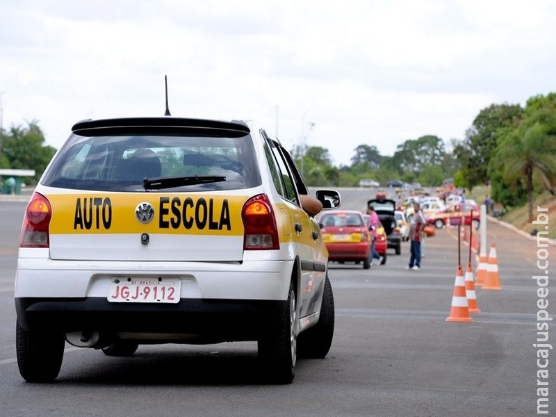 Projeto cria exame nacional para instrutores e examinadores de trânsito Projeto cria exame nacional para instrutores e examinadores de trânsito