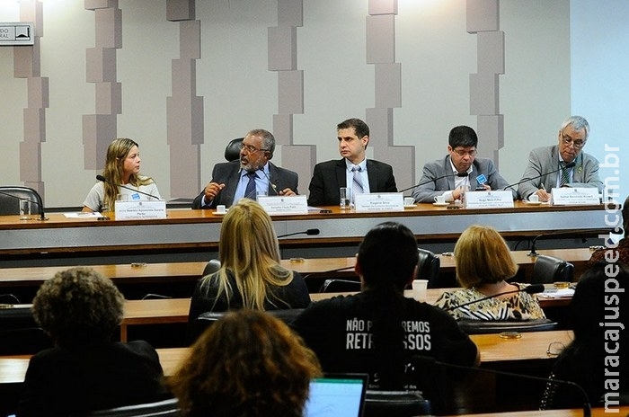 Rescisão de contrato sem sindicato fragiliza empregado, aponta debate Rescisão de contrato sem sindicato fragiliza empregado, aponta debate