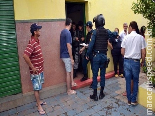 Advogada é encontrada morta com as mãos amarradas e nua em armazém