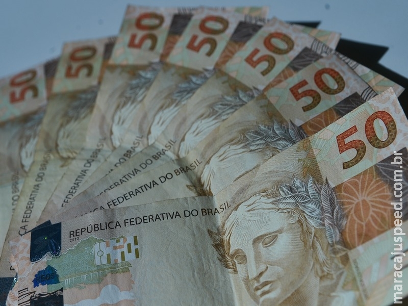 Brasileiros com nome em cadastro de devedores chegam a 40,5% da população Brasileiros com nome em cadastro de devedores chegam a 40,5% da população