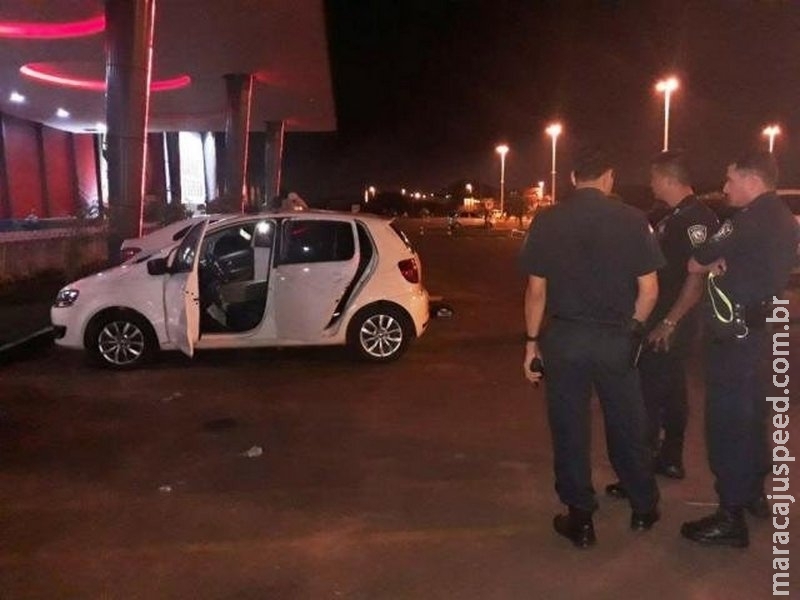 Carro com placas da Capital é abandonado com 395 Kg de maconha no Paraguai