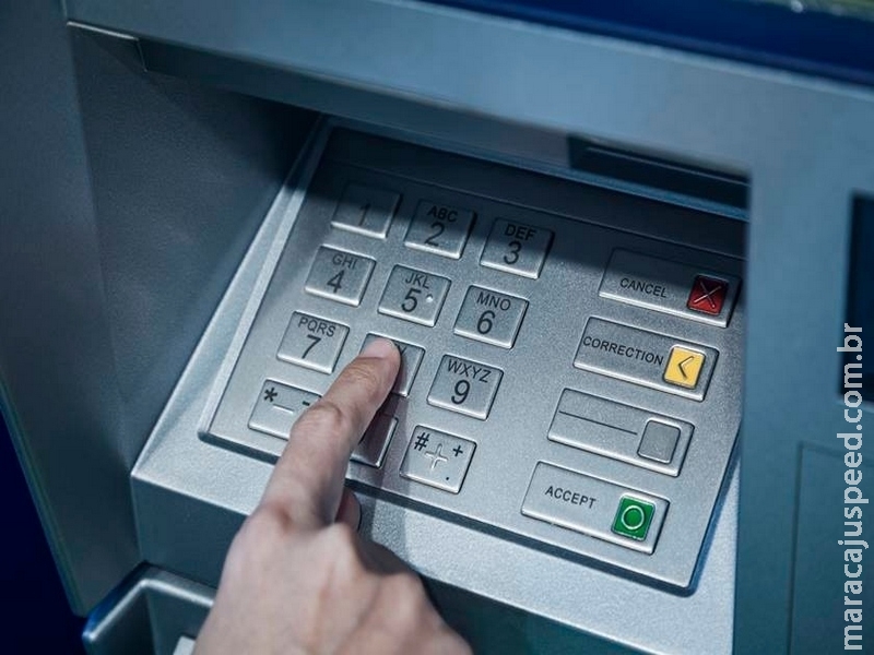 Cliente é estuprada, forçada a sacar dinheiro e banco nega reembolso Cliente é estuprada, forçada a sacar dinheiro e banco nega reembolso