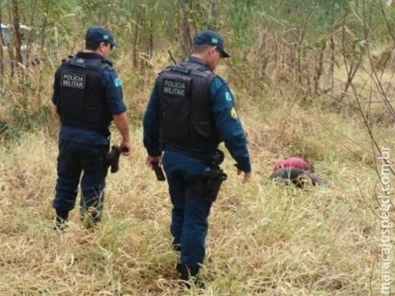 Envolvido em assassinato é preso com maconha enterrada no quintal