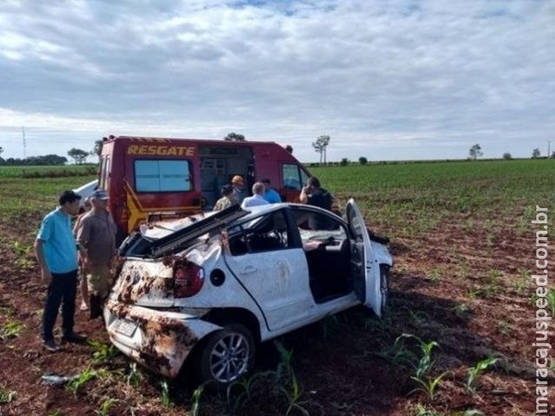 Idosa de 68 anos fica ferida após capotar veículo na MS-276