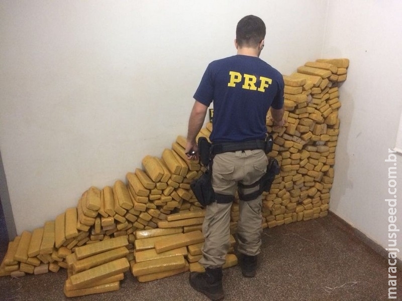Monitorado por tornozeleira é preso em MS após bater carro cheio de maconha em poste