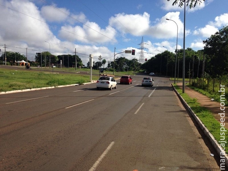 Motorista é assaltada ao parar carro em avenida, reage e acaba agredida, em Campo Grande