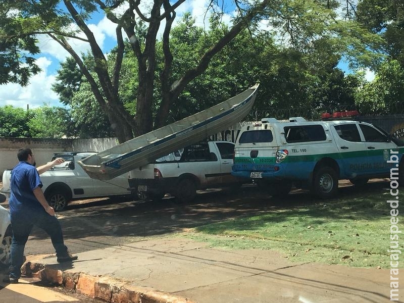 PMA prende e autua em R$ 2 mil dois pescadores maracajuenses praticando pesca em arrastão com rede