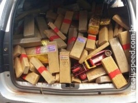 Polícia acha uma tonelada de maconha em motel e prende quatro