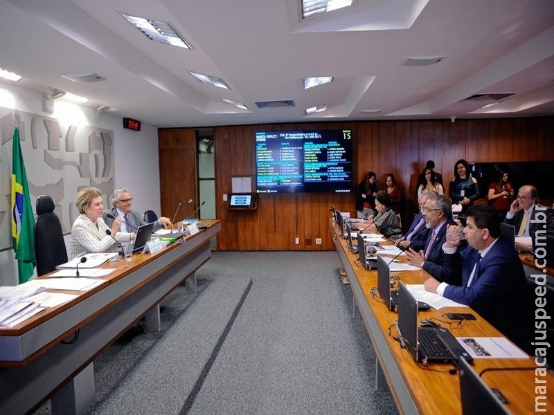 Trabalhador poderá ausentar-se dois dias por semestre para acompanhar filho menor ao médico, aprova CAS Trabalhador poderá ausentar-se dois dias por semestre para acompanhar filho menor ao médico, aprova CAS