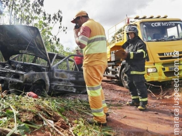 Carro usado em furto no Rita Vieira é encontrado pegando fogo em vicinal Carro usado em furto no Rita Vieira é encontrado pegando fogo em vicinal