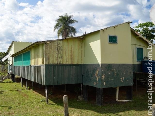 Cheia do Rio Paraguai força fechamento de escola no Pantanal Cheia do Rio Paraguai força fechamento de escola no Pantanal