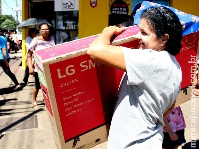 Comércio não tem verde e amarelo, mas corrida por ‘telonas’ já começou