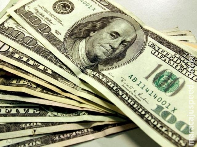 Dólar fecha próximo de R$ 3,50, no maior valor em quase dois anos