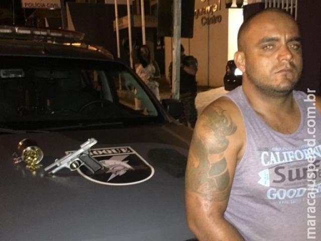 Dono de conveniência é preso com pistola na cintura e munições em copo
