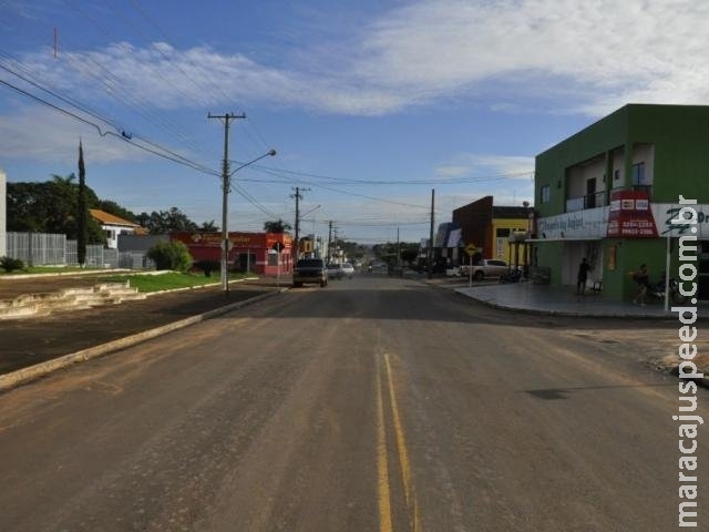 Em uma hora, chove 87% do esperado para o mês e deixa cidade em alerta