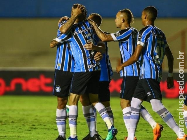 Grêmio faz bonito e marca 2 a 0 sobre o Goiás no Serra Dourada Grêmio faz bonito e marca 2 a 0 sobre o Goiás no Serra Dourada