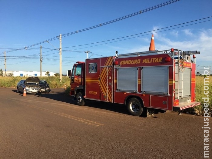 Idoso fica ferido em colisão entre carros a caminho do trabalho em MS Idoso fica ferido em colisão entre carros a caminho do trabalho em MS