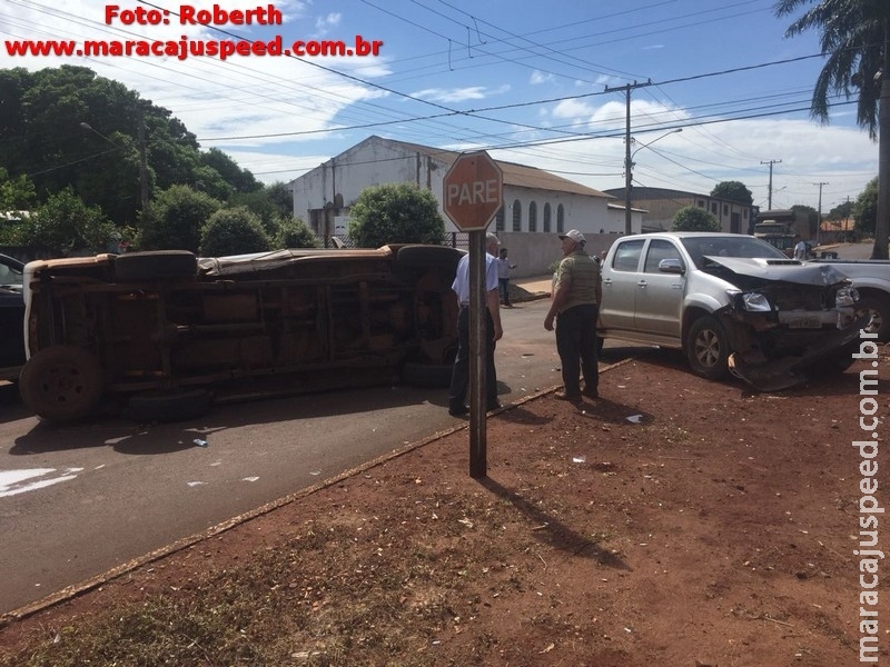 Maracaju: Caminhonete capota após colisão no Jardim Guanabara Maracaju: Caminhonete capota após colisão no Jardim Guanabara