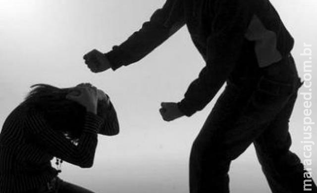 Marido bêbado agride mulher e filho amarra pai para defender a mãe