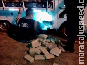 Polícia encontra meia tonelada de maconha em Kombi parada na rua