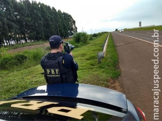 PRF flagrou 528 motoristas em alta velocidade por dia durante o feriadão