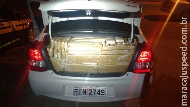 Roubado em SP, veículo é flagrado com 635 quilos de maconha na BR-463