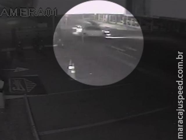 Vídeo mostra momento exato que rapaz foi atropelado e morto Vídeo mostra momento exato que rapaz foi atropelado e morto
